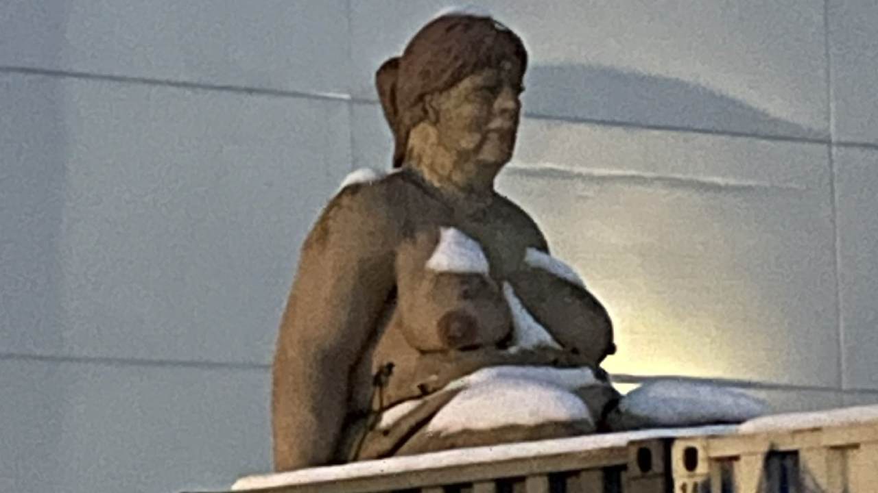 Almanya'da "çıplak Merkel" heykeli tartışması... "Eleştirmek haktır ama..."