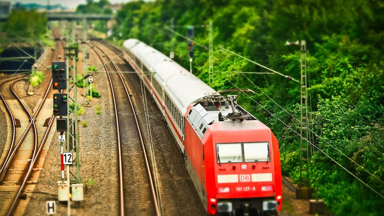 Makinistin gözüne lazer tutup kör ettiler