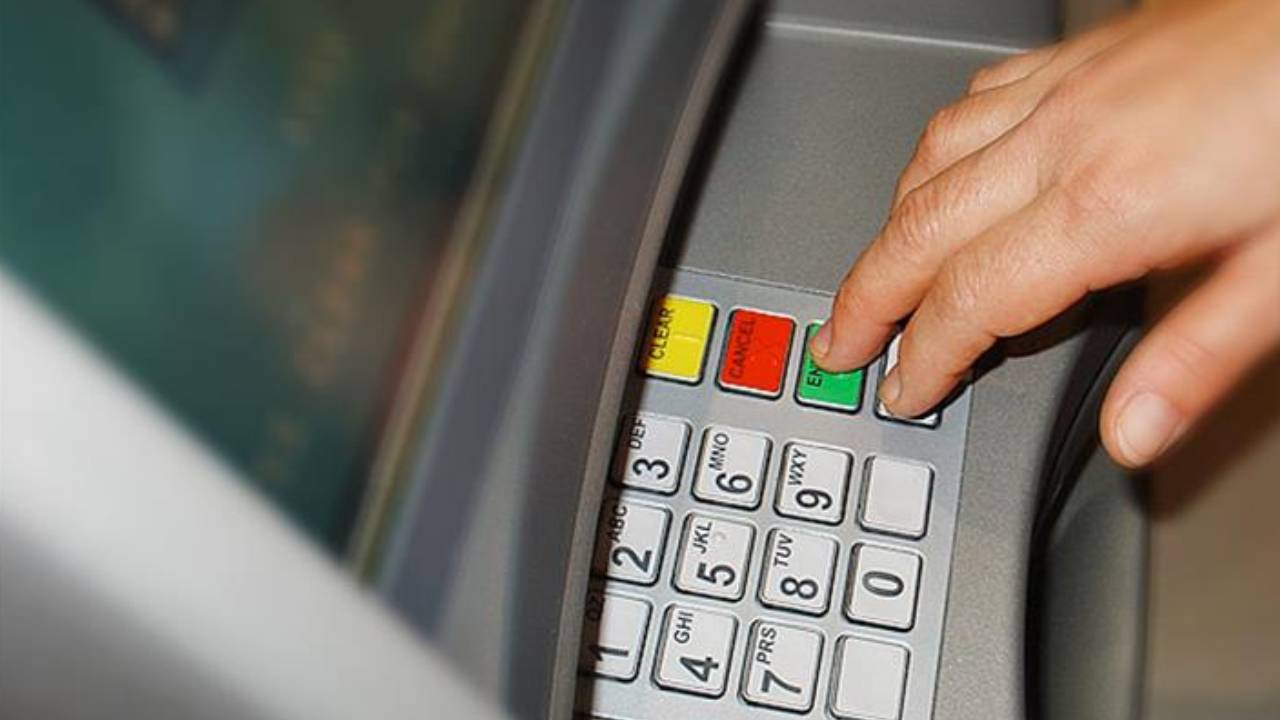 Milyonlarca Euro çalındı: Alman bankaları ATM'leri kaldıracak mı?