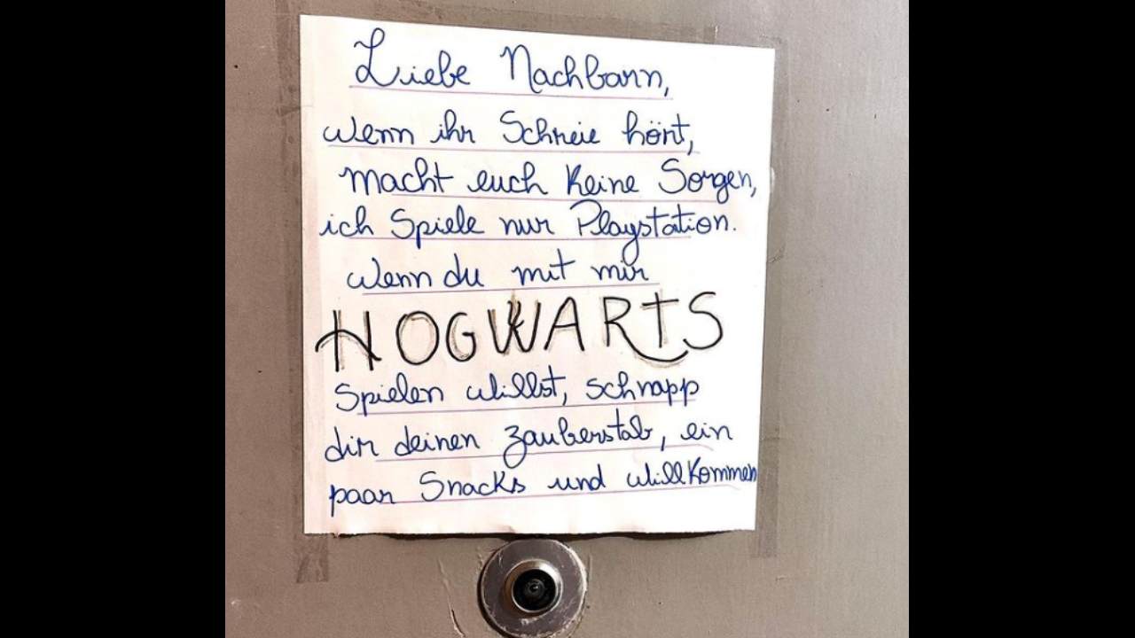 Berlin'deki bir apartmanda ilginç not: "Eğer çığlık duyarsanız endişelenmeyin!"