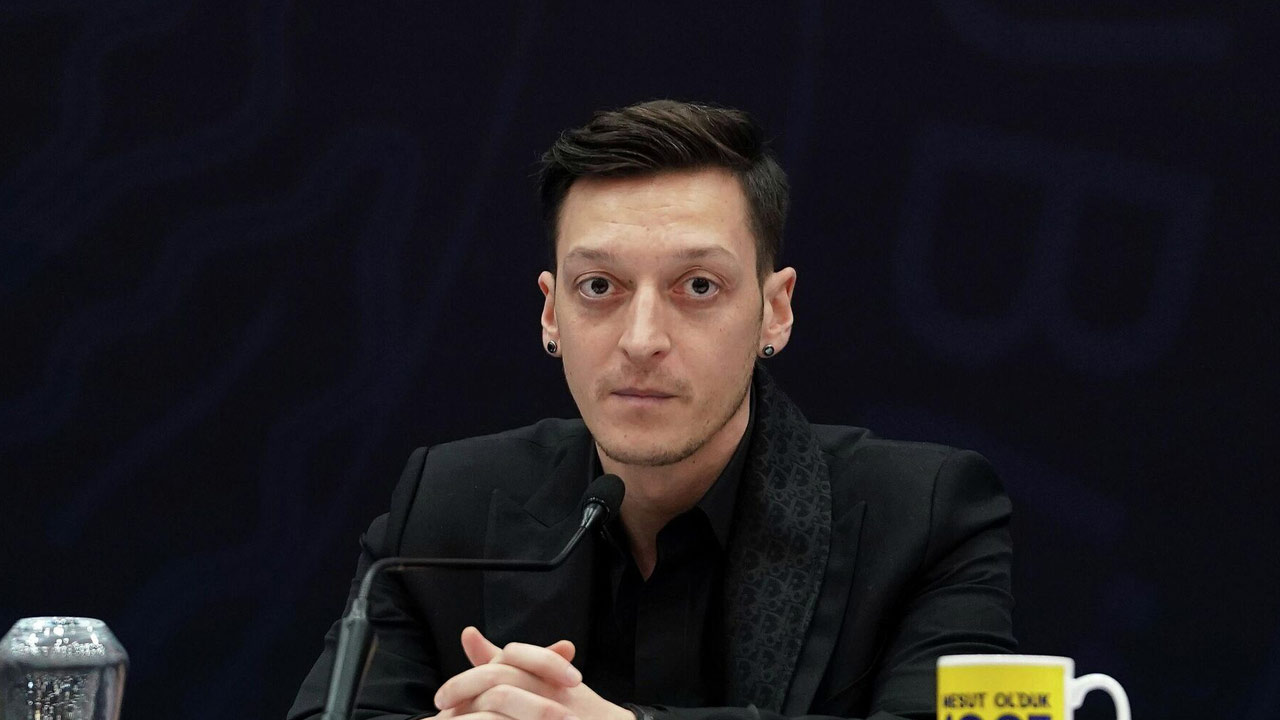 Mesut Özil hangi partinin reklam yüzü olacak