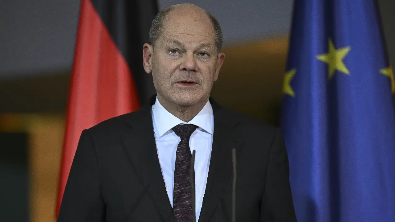 Scholz'dan Trump'a sert tepki: "Sorumsuzca ve tehlikeli"