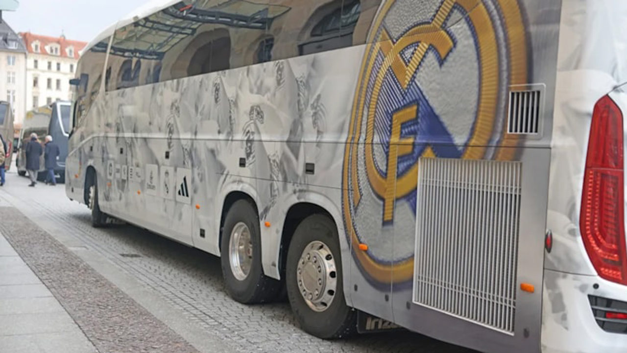 Real Madrid takım otobüsüne Almanya'da otomobil çarptı