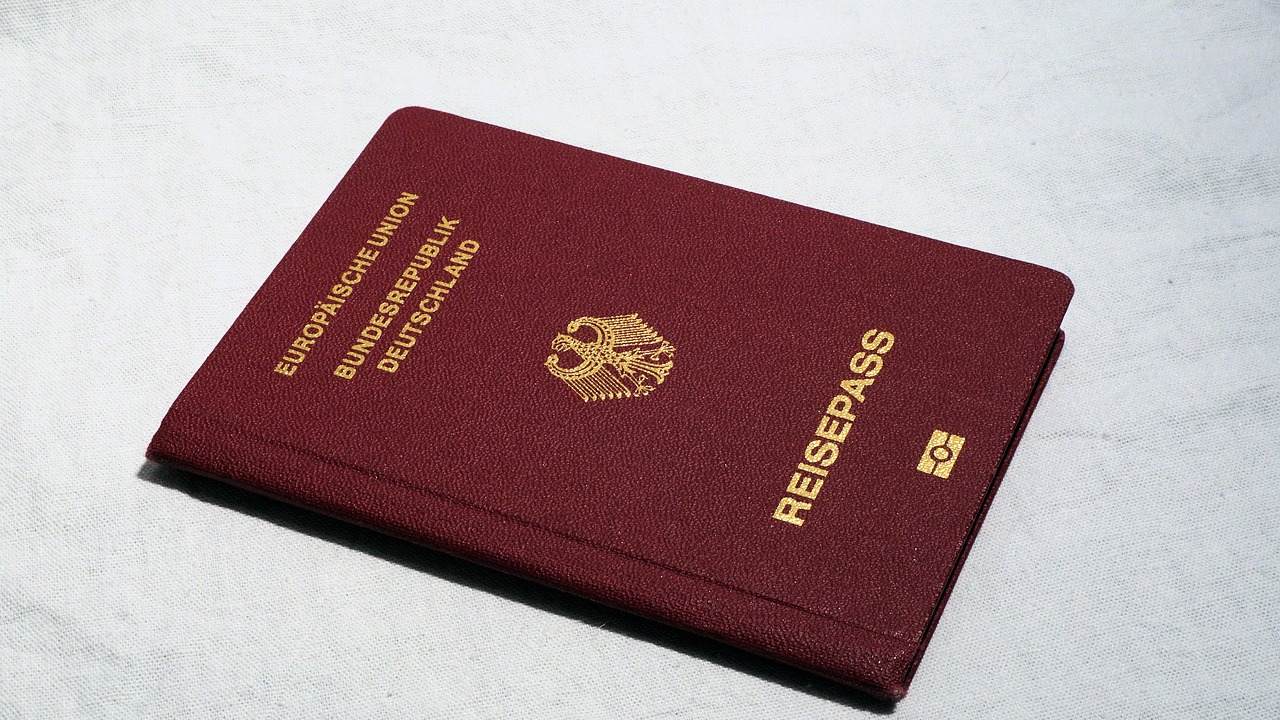 Almanya'da kimlik kartları ve pasaportlar değişiyor