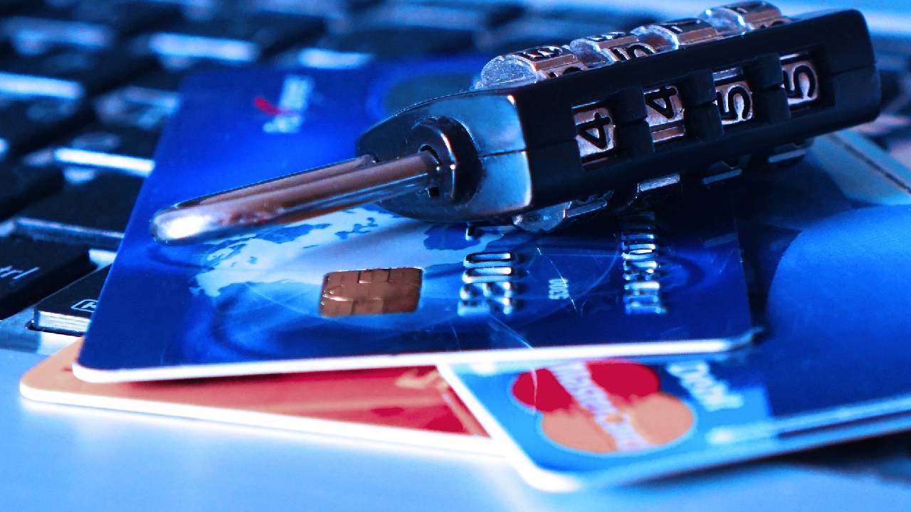 Almanya'da e-kimlik sisteminde tehlike: Banka hesaplarına erişiliyor