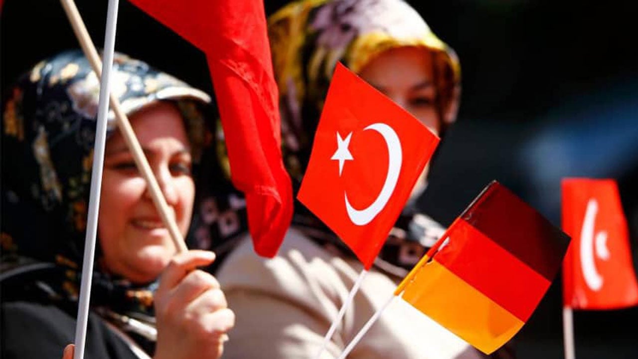 Almanya’ya iltica eden Kürt ve Türklerin sayısı