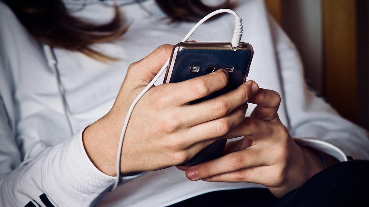 Uzun süreli cep telefonu kullananlar dikkat: Yeni bir hastalık doğdu