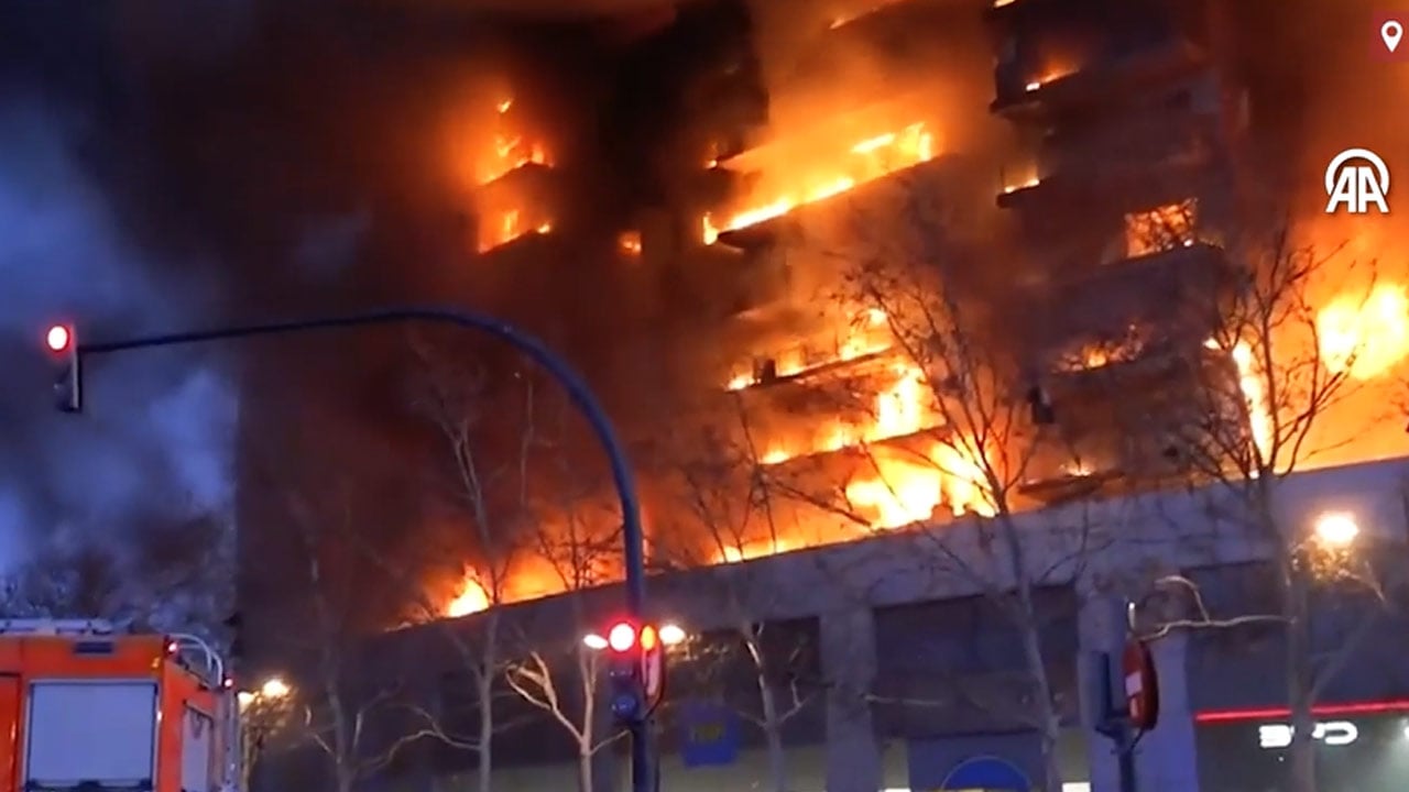 İspanya'da büyük yangın: 3 günlük yas ilan edildi