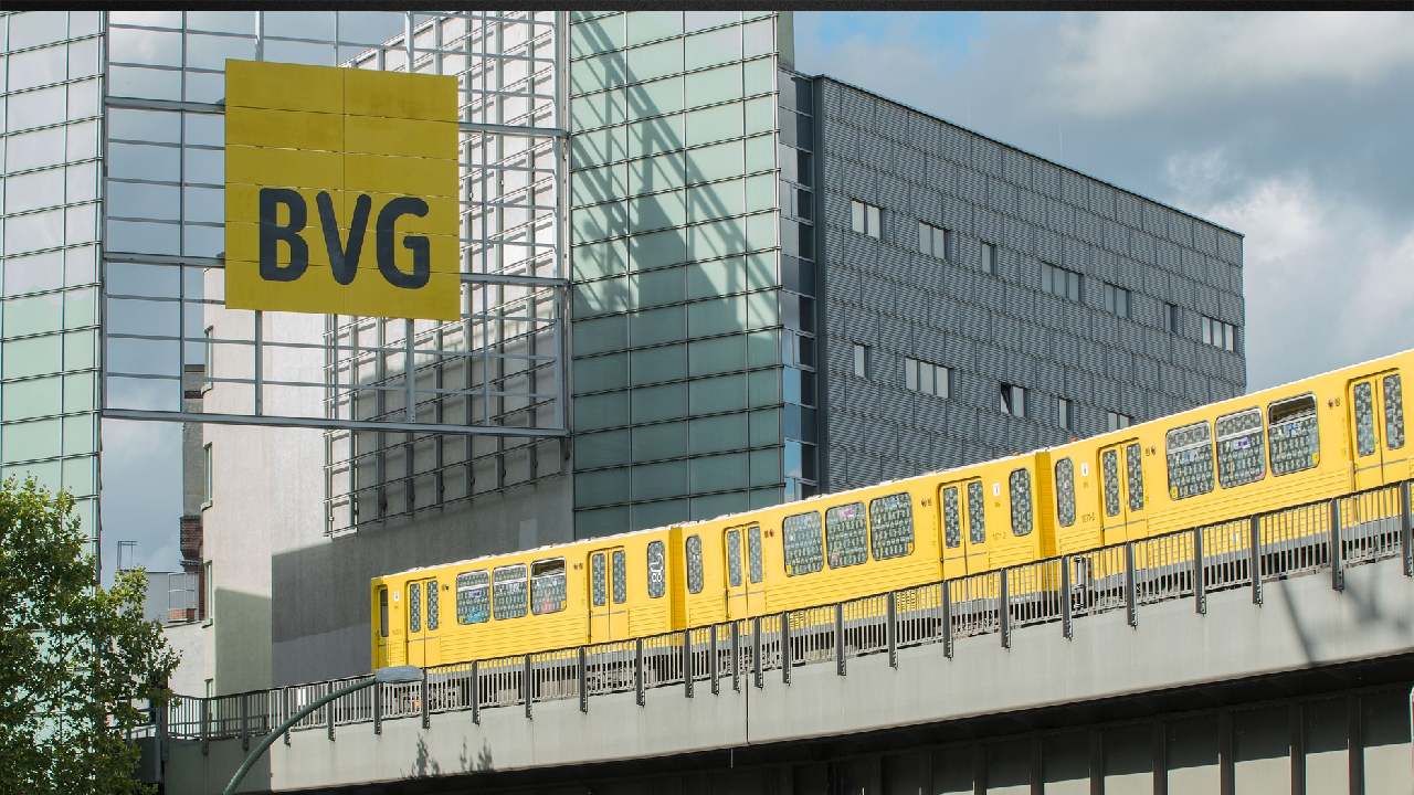 Berlin'de otobüs ve tren seferleri iptal edilecek