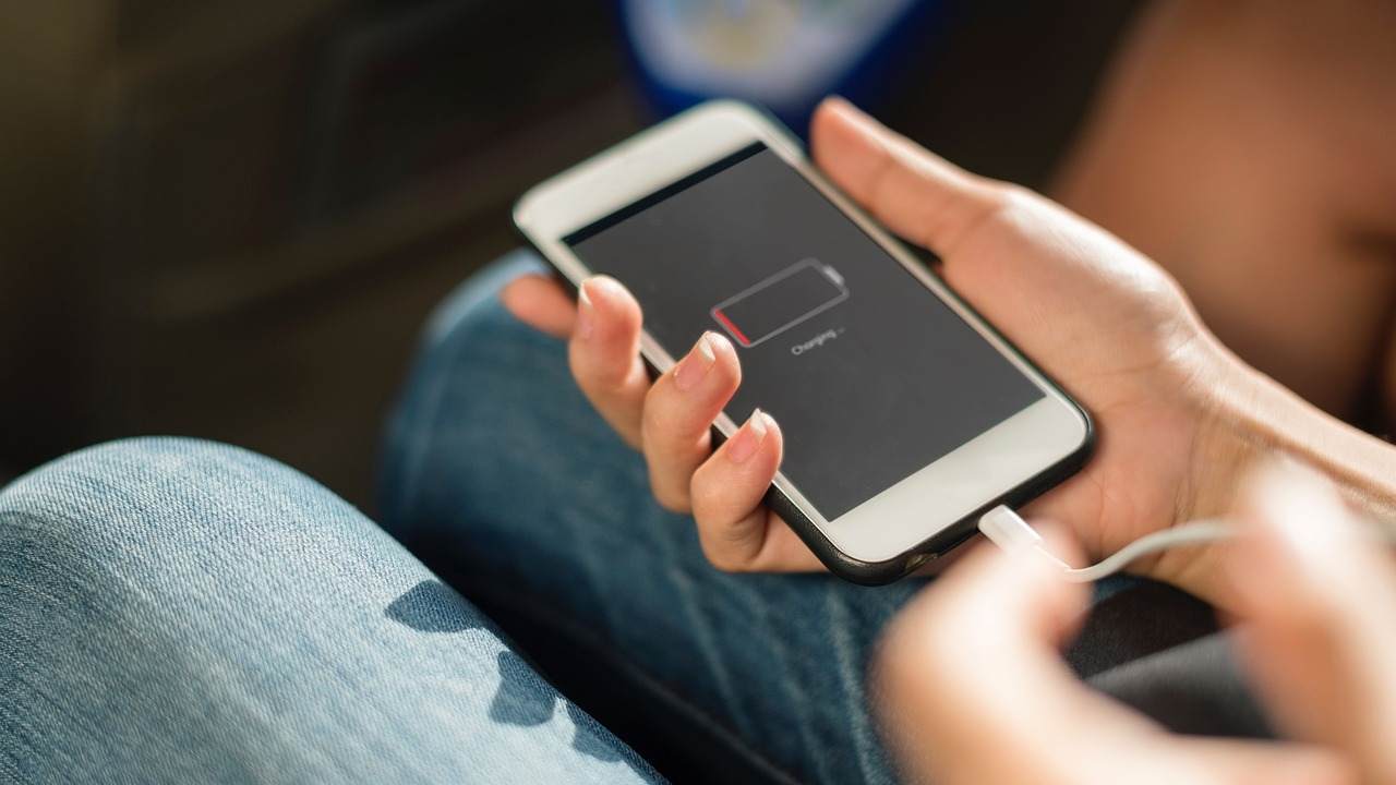 Almanya'da telefonunuzu iş yerinde şarj etmeniz size pahalıya mal olabilir