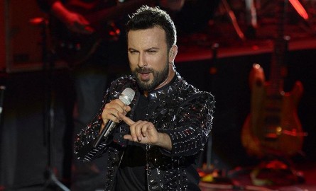 Tarkan yeni şarkısı 'Cuppa'yı tanıttı