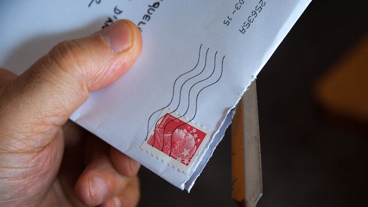 Almanya'da posta çalışanlarını mahveden olay: "Şüpheli mektup"tan "ölü balık" çıktı!