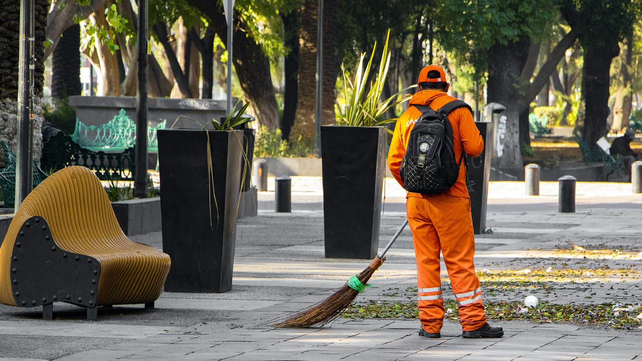 Almanya'da seçimleri "Göçmenlere sokakları temizleteceğim" diyen aday kazandı