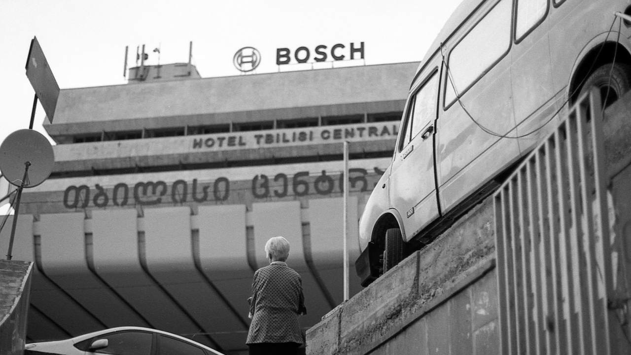 Alman dev firma Bosch, genel merkezini satışa çıkardı