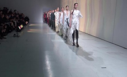 Paris’te sığınmacı konulu defile