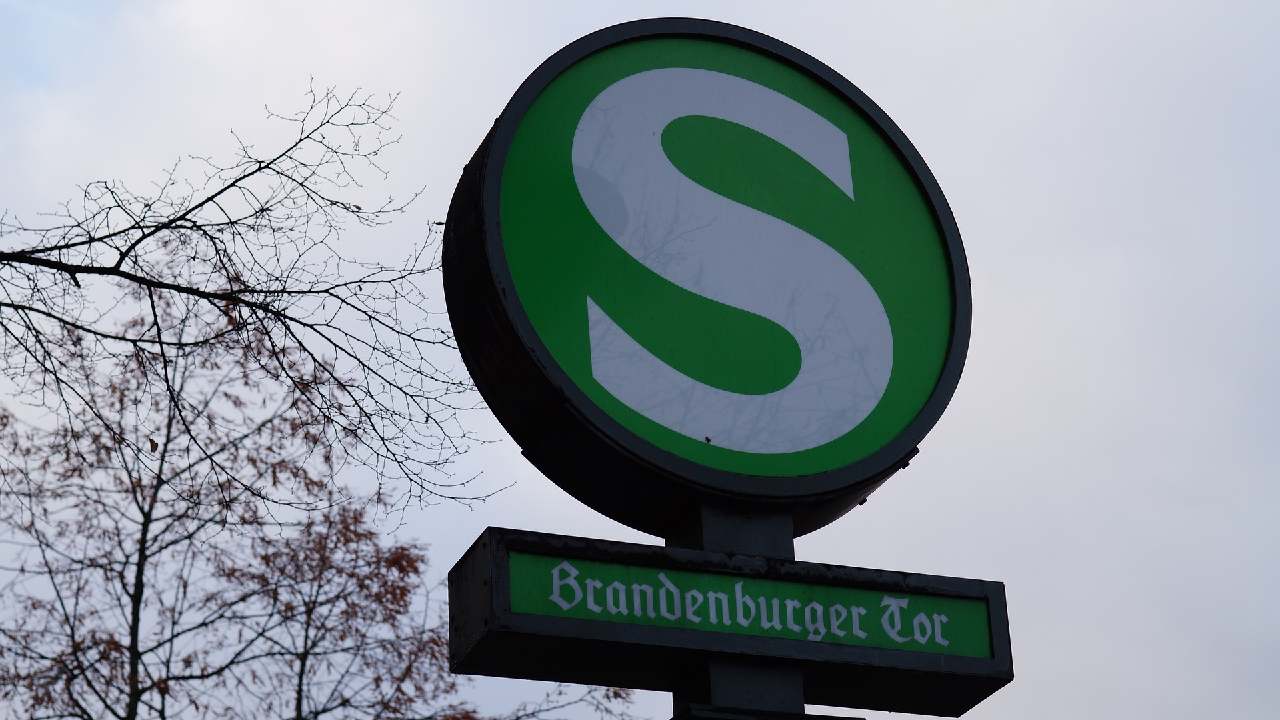 Berlin'de tren yolcularına uyarı, bazı seferler iptal edilecek