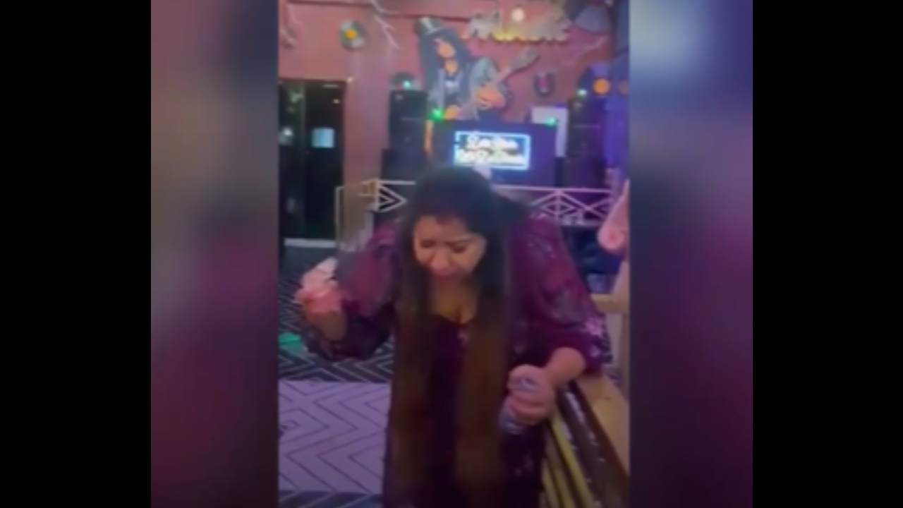 Hindistan'da yemek yiyen grup, şoke oldu: Bir anda ağızlarından kan geldi ve kusmaya başladılar