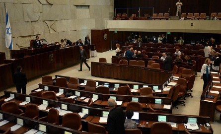 İsrail ezanı yasaklamayı tartışıyor