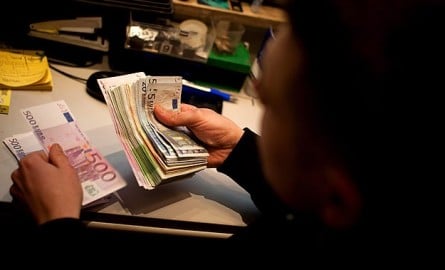 Almanya'da emeklinin maaş zammı vergiye gidecek