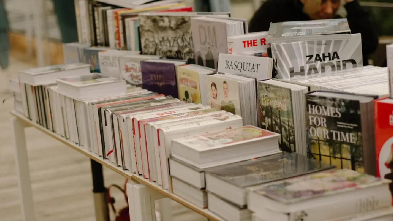 Sahte bağış organizasyonu: Almanya'da dolandırıcılar kitap fuarında ziyaretçileri  dolandırdı