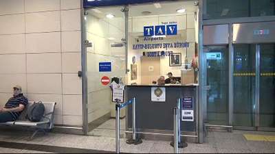 Dolar dolu çantayı sahibine teslim etti