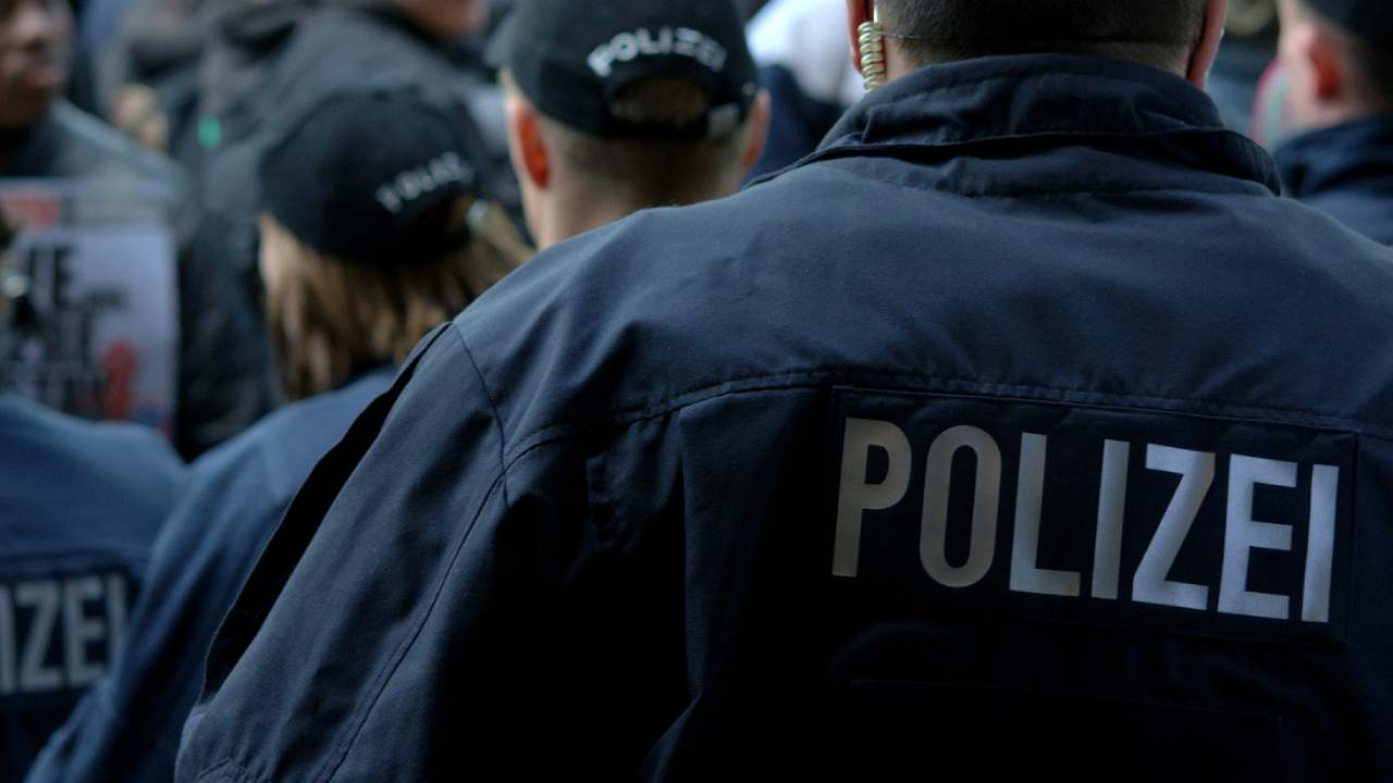 Almanya'da 500 ve 250 kiloluk iki bomba bulundu, polis evleri boşalttı