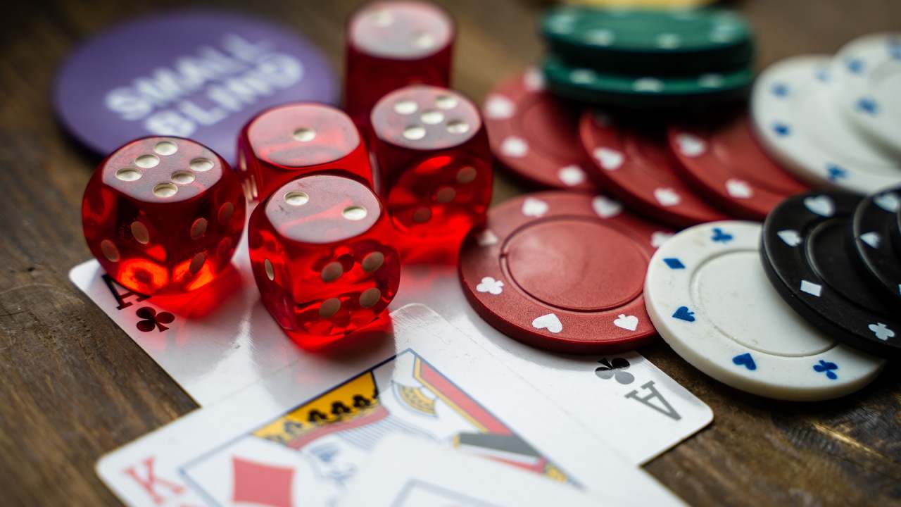 Yaşlı vatandaşları 190 bin Euro dolandırdı: Kumar oynamak için yapıyordum