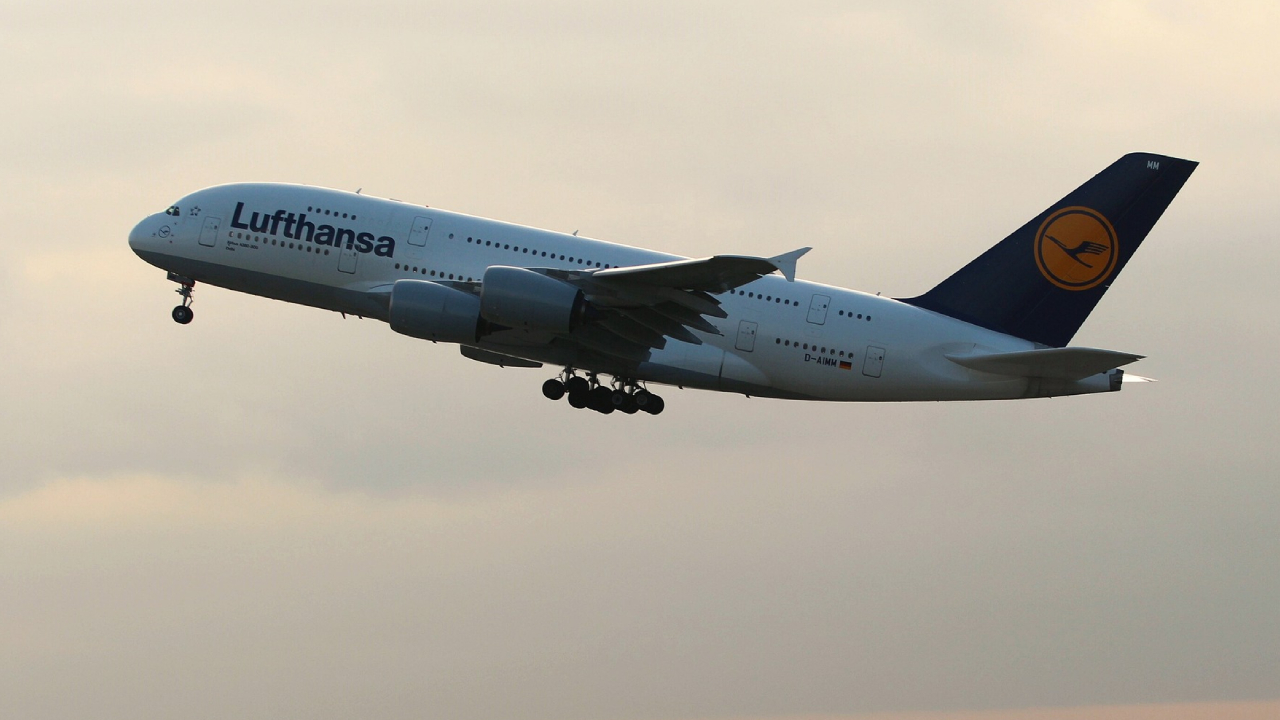 Lufthansa, uçuşları iptal etti: "Yolcularımızın güvenliği için..."