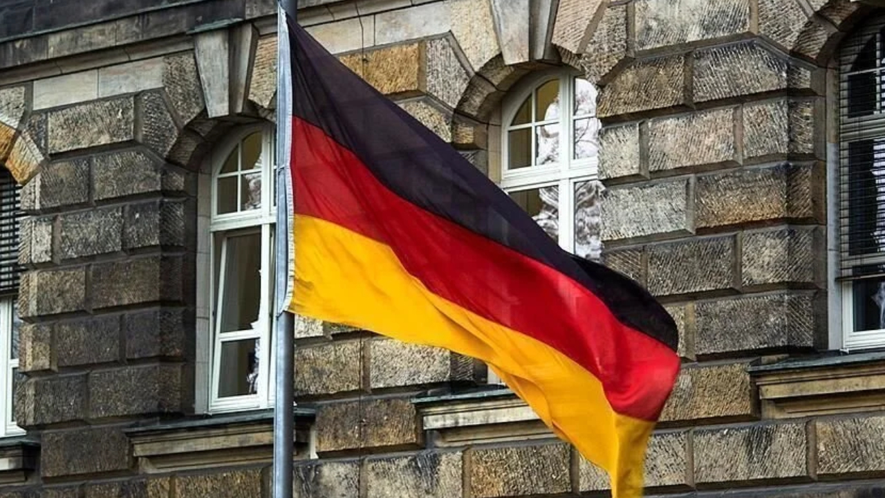 Almanya'dan vatandaşlarına "İran'ı terk edin" çağrısı