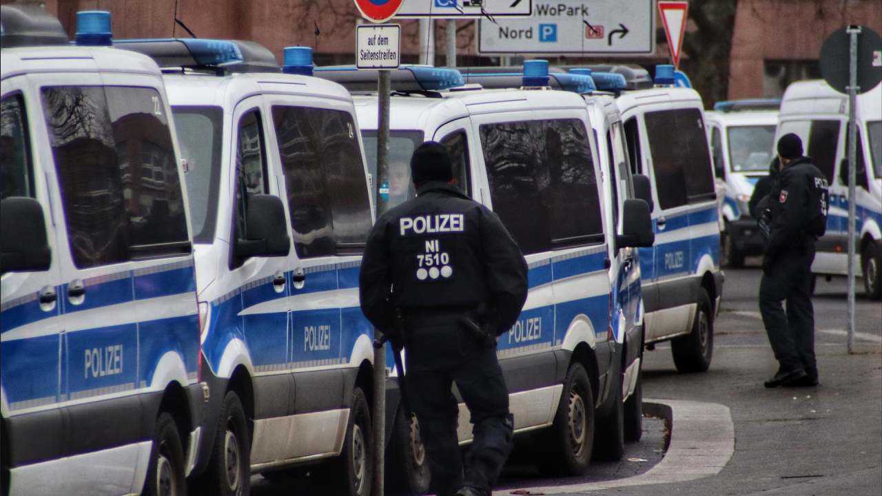 Bavyera'da 100 kişi birbirine girdi: Polis kavgaya müdahale etti