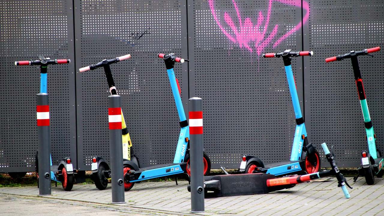 BVG, araçlarında e-scooter taşınmasını yasakladı