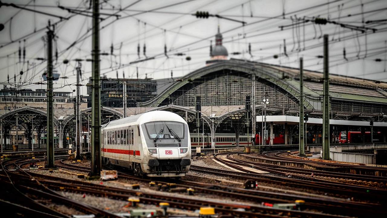 Köln-Frankfurt seferleri 1 ay kapalı olacak