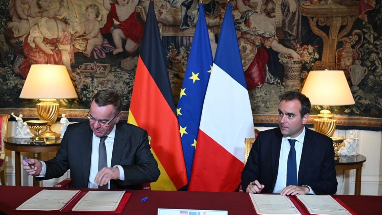 Almanya ile Fransa merakla beklenen imzaları attı: Dünya savaşı kapıda mı