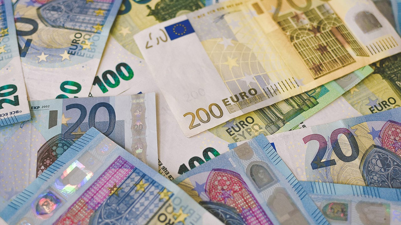 Milyonlarca Alman saatte 14 Euro'nun altında kazanıyor