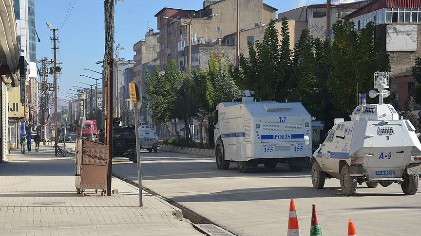 Polis aracına roketatarlı saldırı