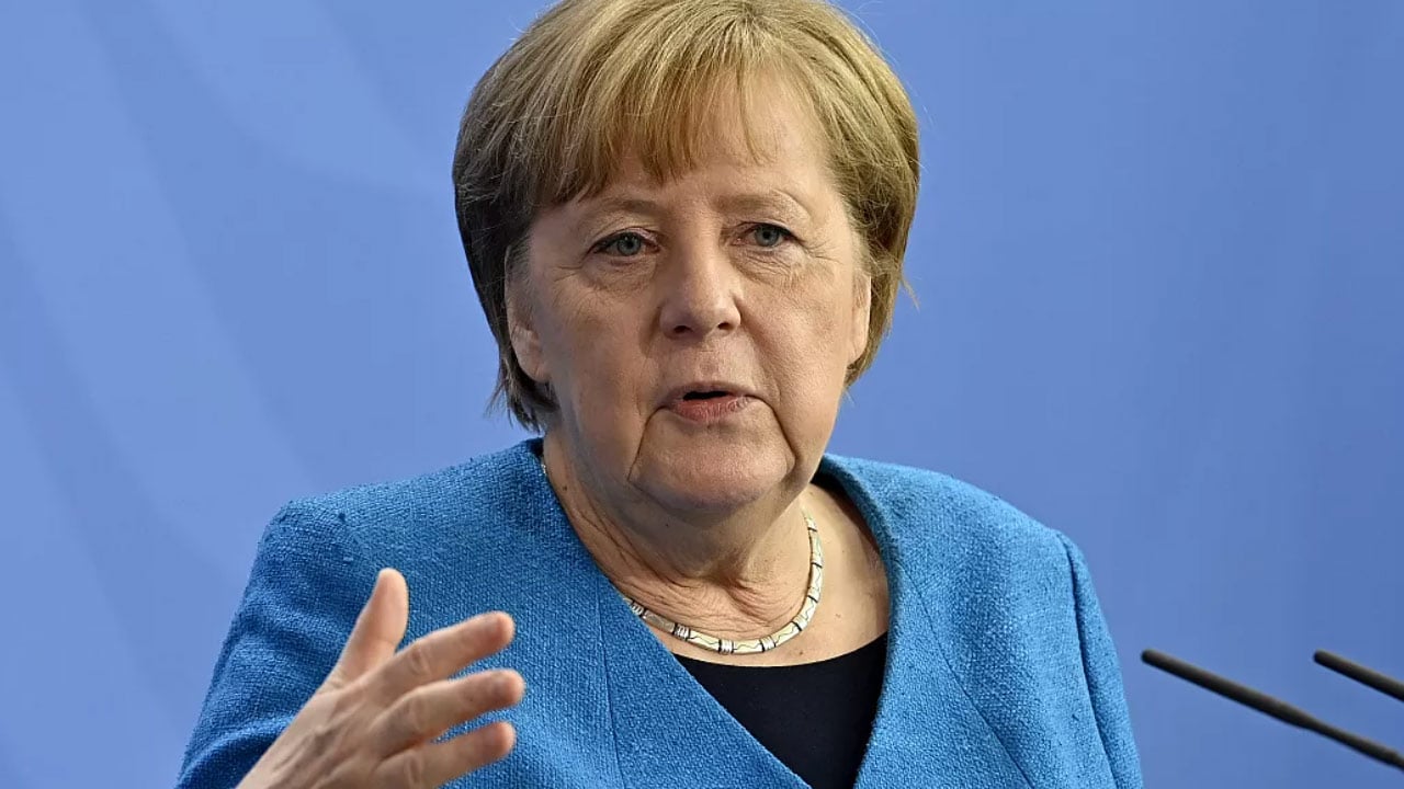 Almanya’da “Merkel” formülü masada