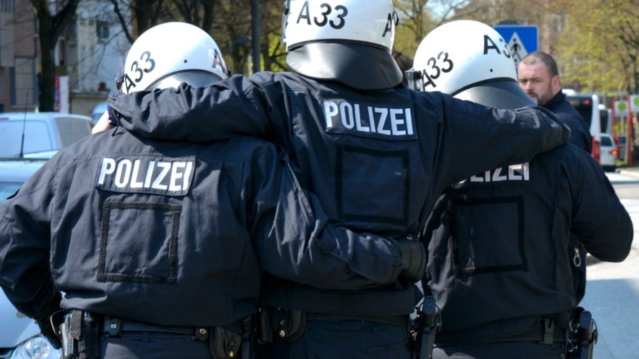 Alman polisini ameliyatlık eden Roman ailesi sadece "uyarı" cezası aldı
