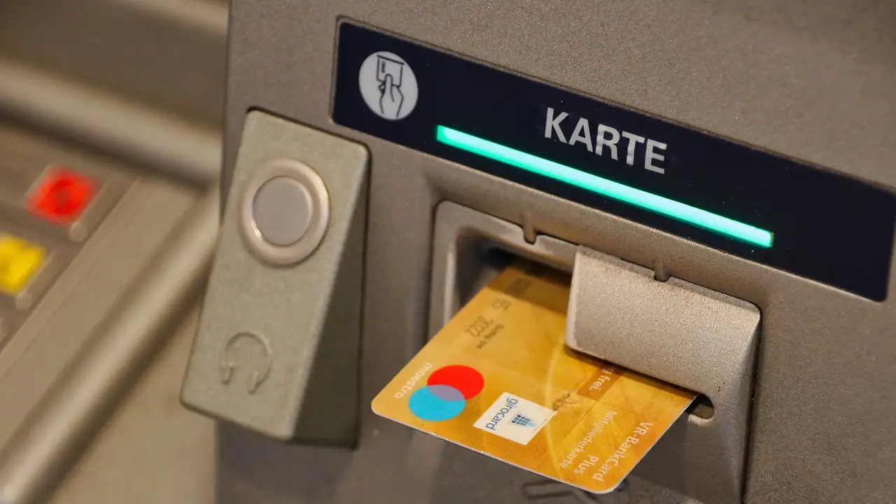 Almanya'da banka kartınızı yanlış imha etmenin para cezası var