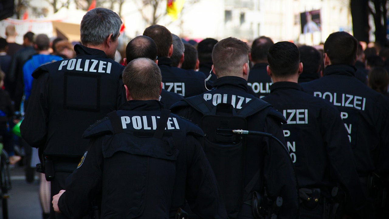 Essen'de AfD'ye kongresini bastılar: 22 polis yaralı