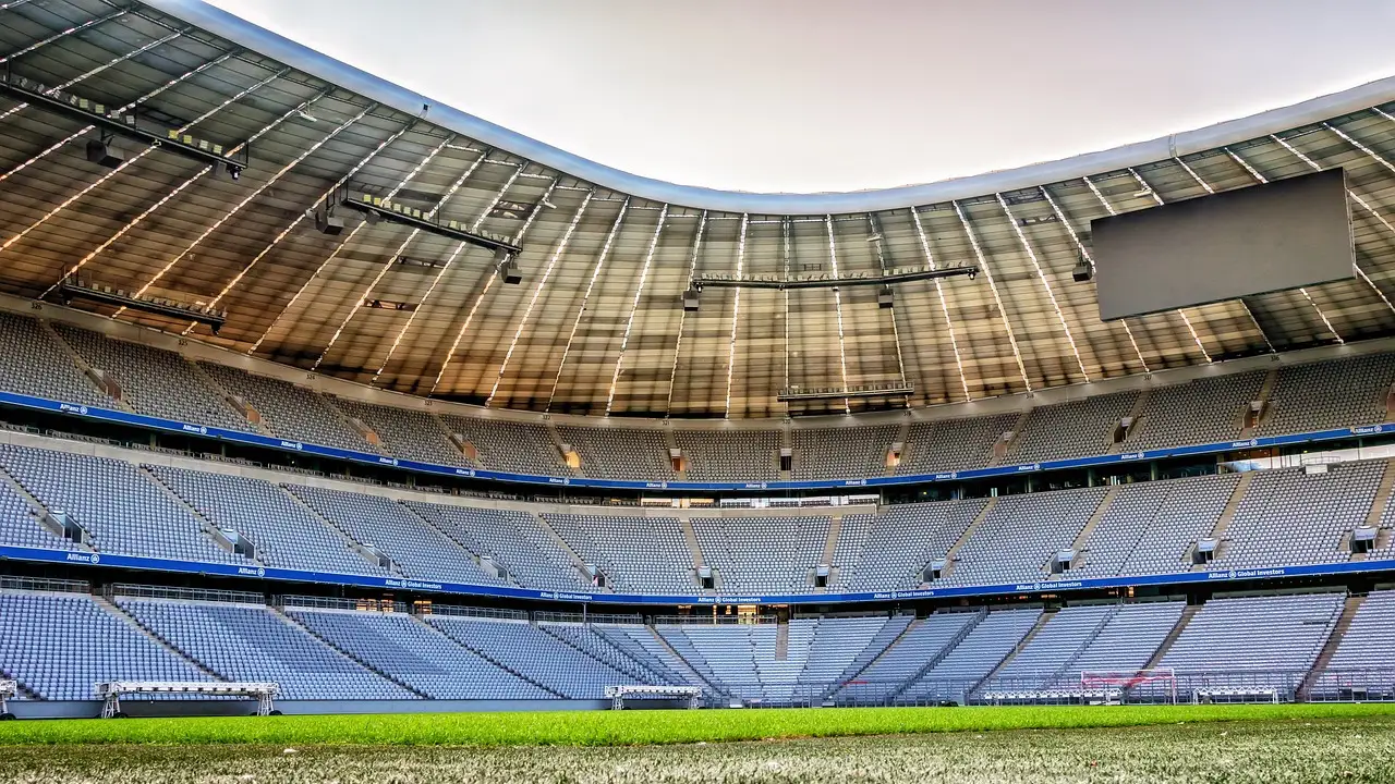 Allianz Arena gökkuşağı renkleriyle ışıklandırılacak, Berlin ise ışıksız kalacak