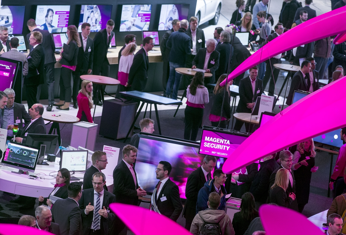 CeBIT kapılarını açtı