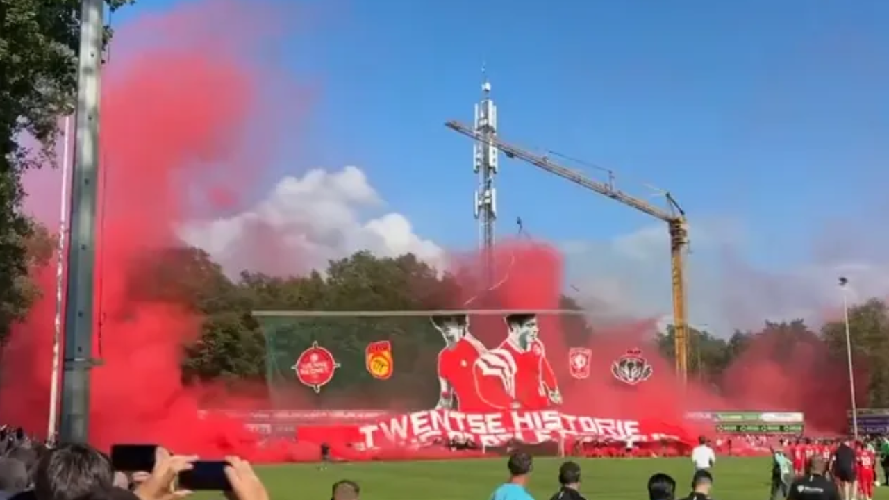 Koreografi taraftarların üstüne düştü, futbolcular yardıma koştu