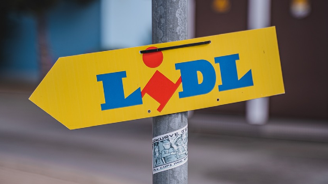 Lidl mağazasına yıldırım düştü: 2 çalışan hastaneye kaldırıldı