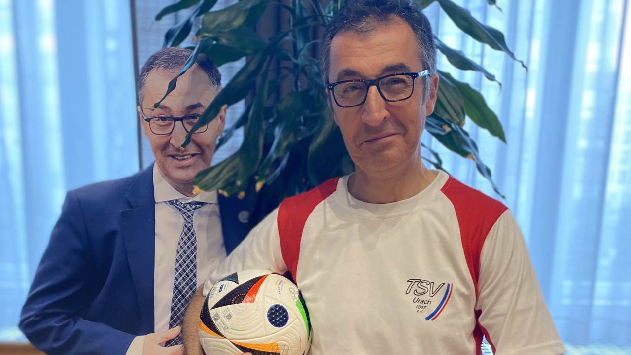 Cem Özdemir'den dikkat çeken paylaşım: Futbolculara övgü, taraftarlara eleştiri