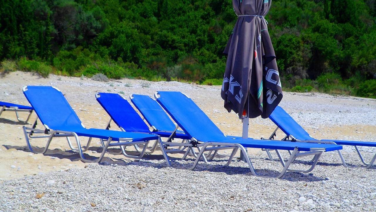 Dresden'de ilginç olay: Şezlong telefon hattına takıldı