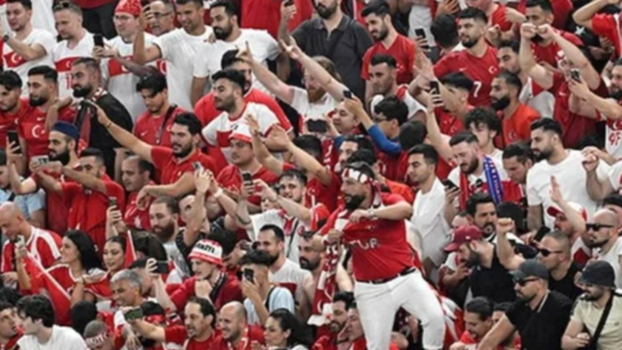 Hamburg'da "ülkücülere" karşı harekete geçildi: Yasaklayın!