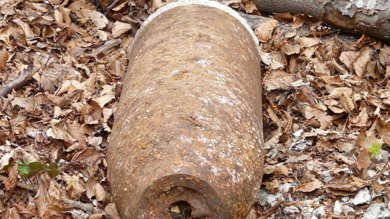 Almanya'da İkinci Dünya Savaşı'ndan kalma bombalar bitmiyor: 500 kiloluk bulundu, bölge tahliye edildi
