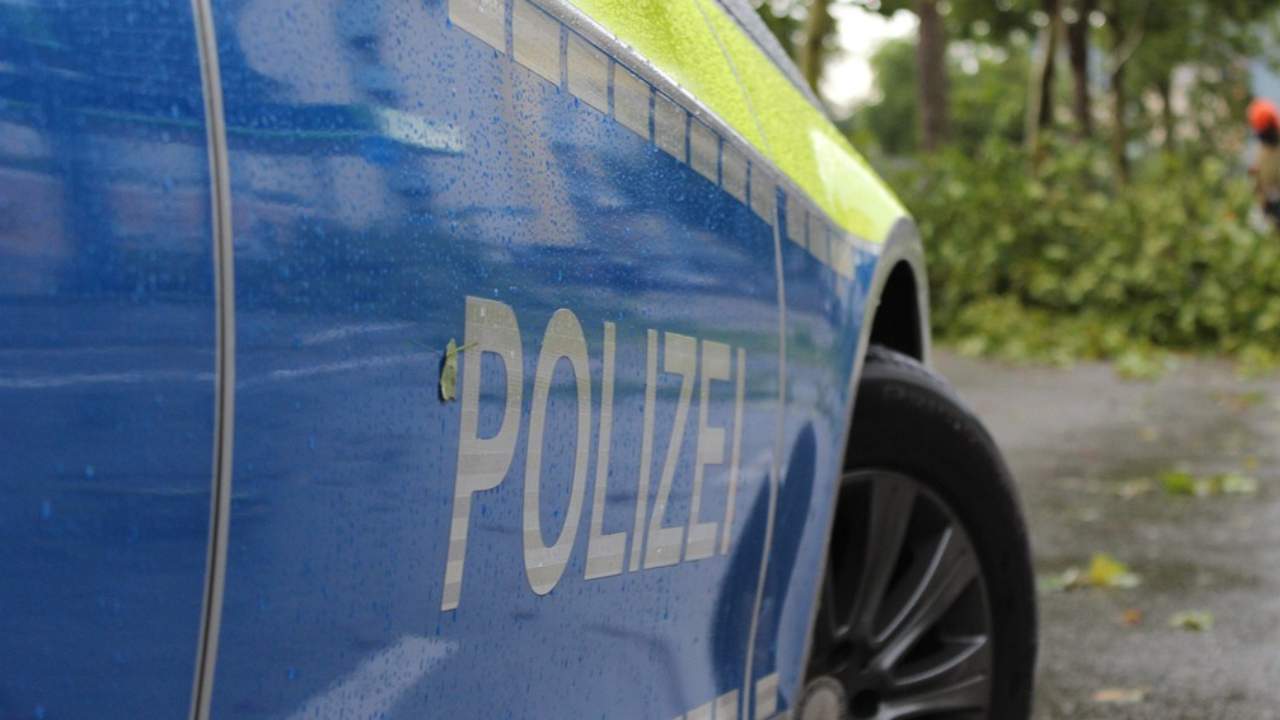Bavyera'da polisin "dur" ihtarına uymayan araç 6 kişiyi yaraladı, içinden 8 kaçak Türk çıktı!
