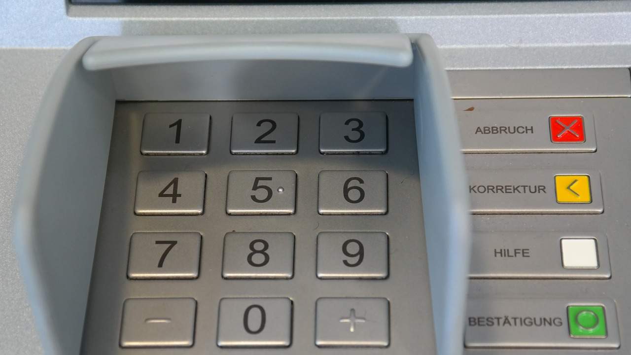 Almanya'da hırsızlık boyut atladı: ATM'yi komple çalıp götürdüler