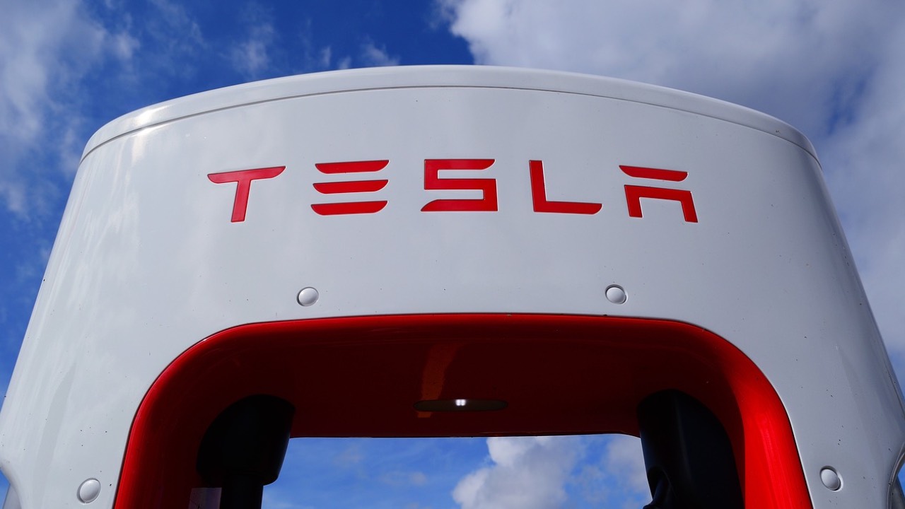 Tesla fabrikasının yakınında bomba patlatılacak